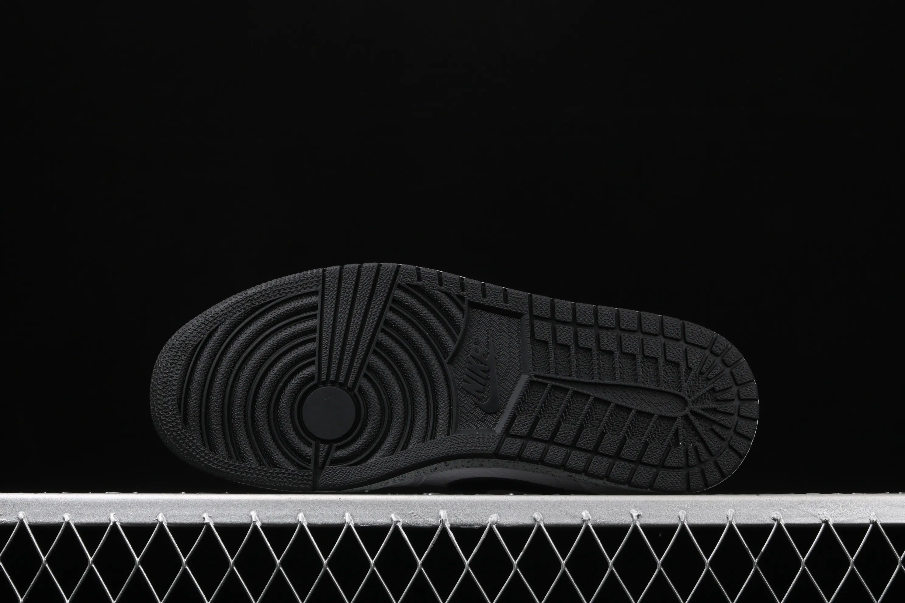 All categories Air Jordan Jordan series basketball shoes Air Jordan 1 Mid Air Jordan 1 Mid AJ1 Joe 1 splash gray China series basketball shoes 554725-115